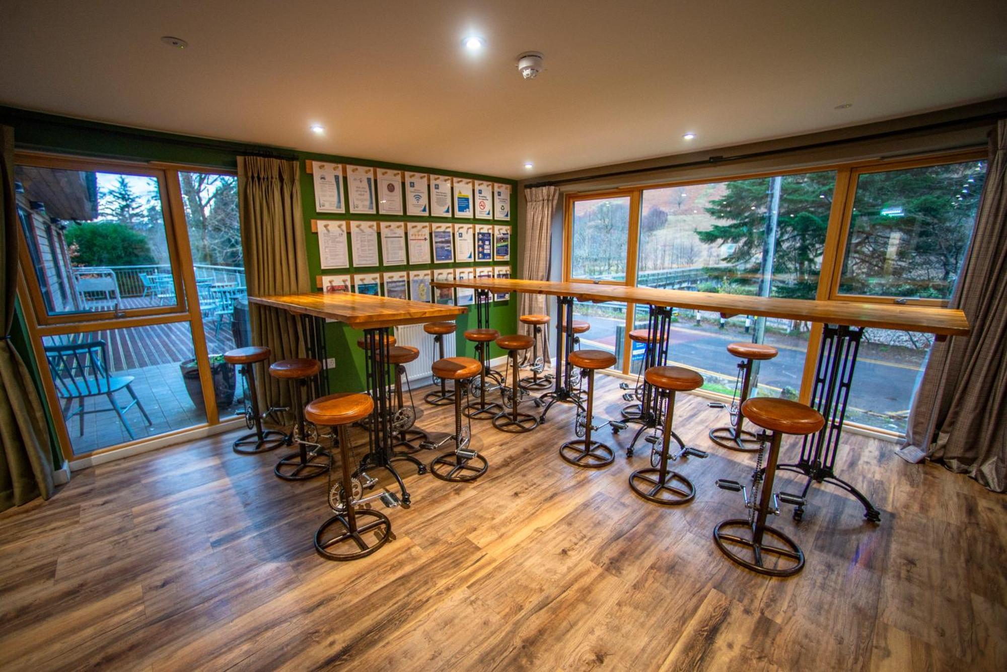 Glen Nevis Youth Hostel Форт-Вільям Екстер'єр фото The bar at the National Motor Museum