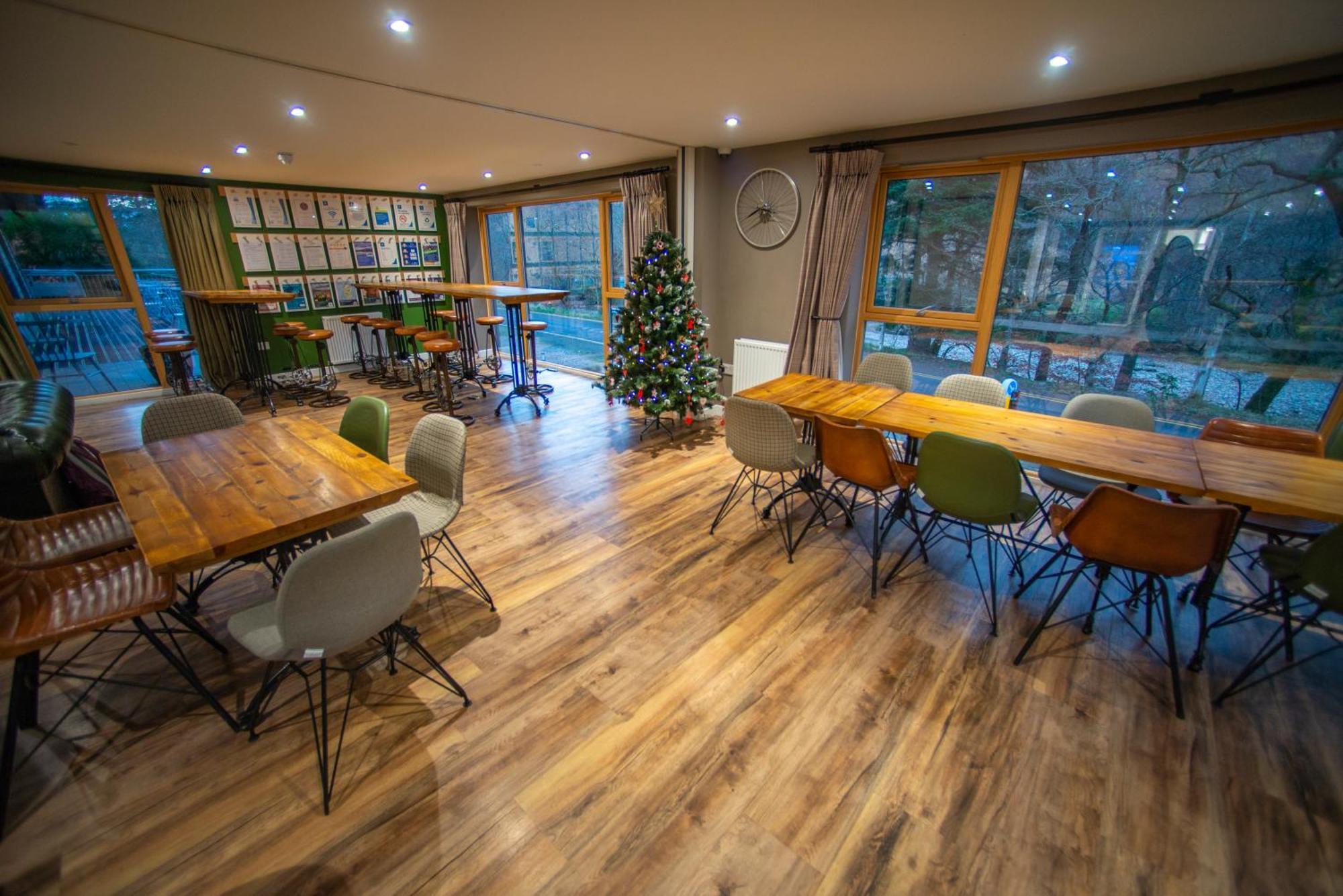 Glen Nevis Youth Hostel Форт-Вільям Екстер'єр фото The cafe at the National Motor Museum