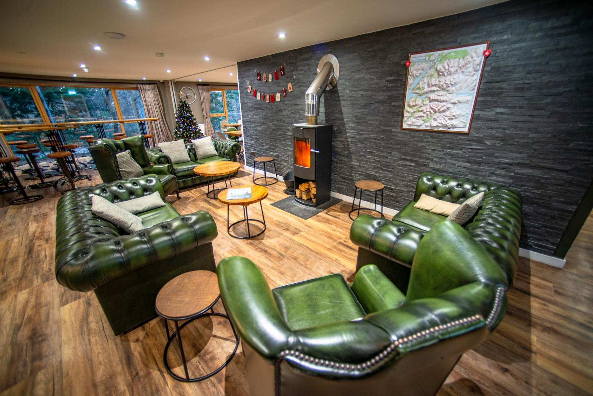 Glen Nevis Youth Hostel Форт-Вільям Екстер'єр фото The lounge at the station