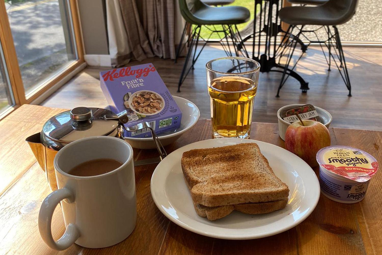 Glen Nevis Youth Hostel Форт-Вільям Екстер'єр фото A breakfast with Kellogg's Fruit 'n Fibre