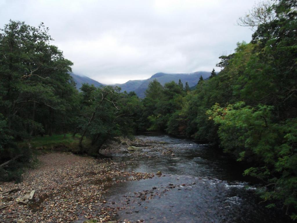 Glen Nevis Youth Hostel Форт-Вільям Екстер'єр фото The River Calder