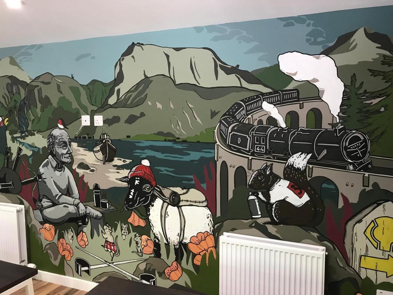 Glen Nevis Youth Hostel Форт-Вільям Екстер'єр фото Mural at the National Mountaineering Centre